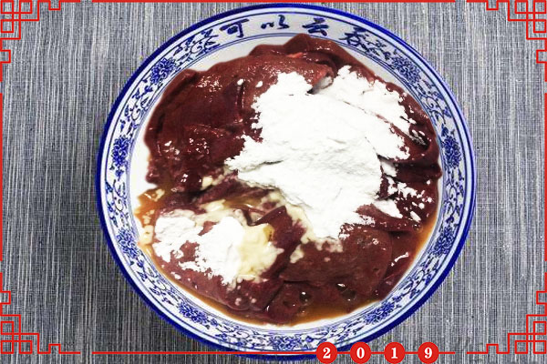 猪肝怎么炒好吃又嫩简单家常做法,猪肝怎么炒又脆又嫩的步骤