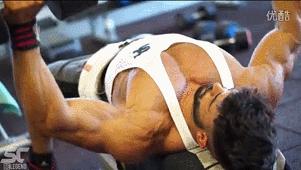 胸肌的四种胸型,男生方形胸肌和八字胸对比