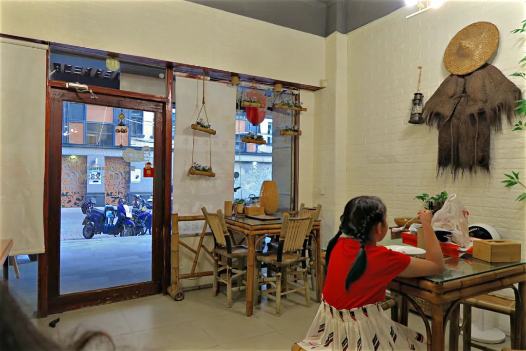 学生时代勾你馋虫的街边店，你和它上一次见面隔了几年？