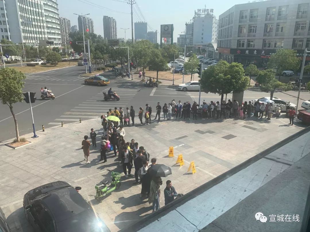 安徽宣城老乡鸡,广德老乡鸡排队视频