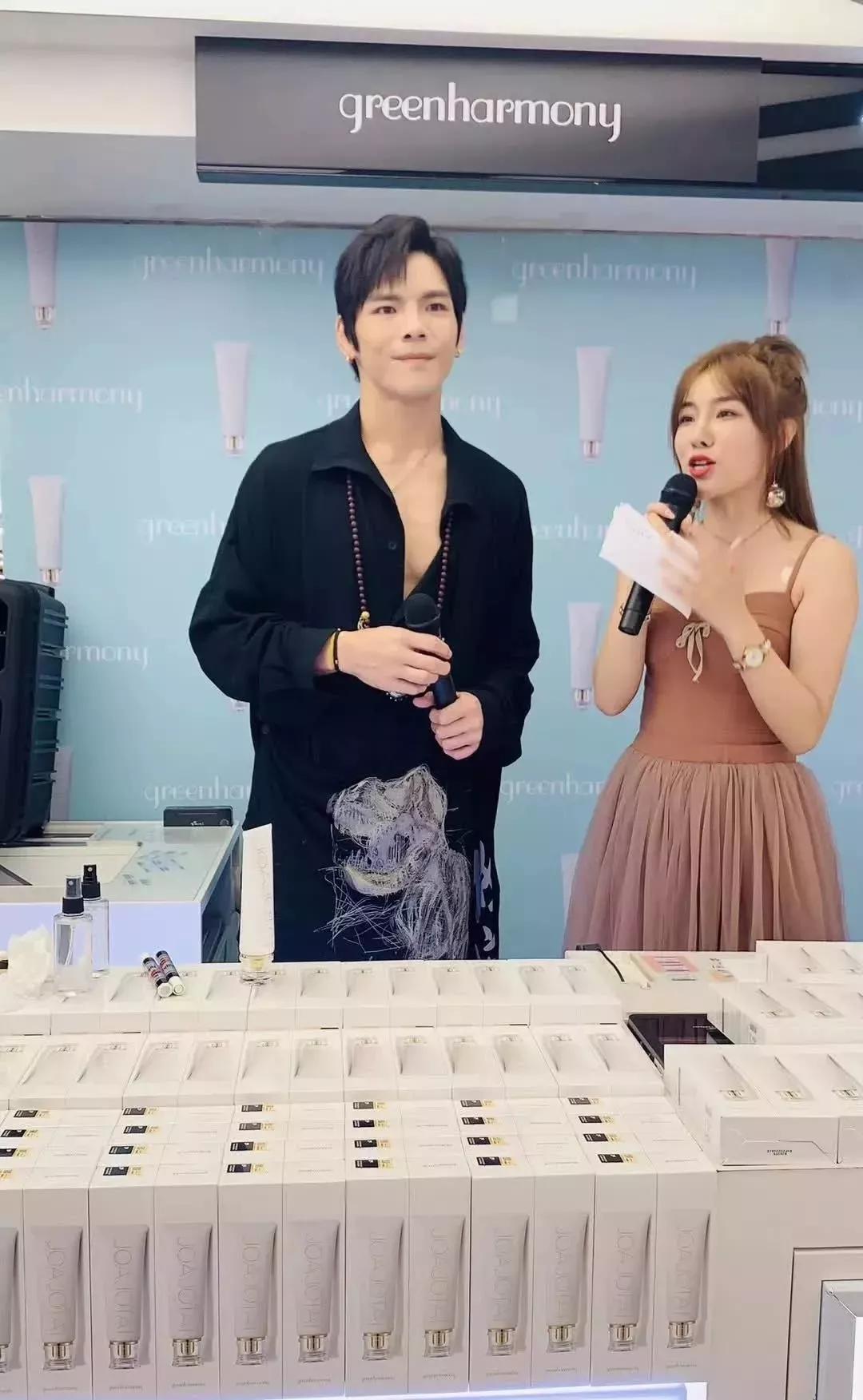 隐藏款改善黑头洗面奶,用完不长黑头和扩大毛孔的洗面奶