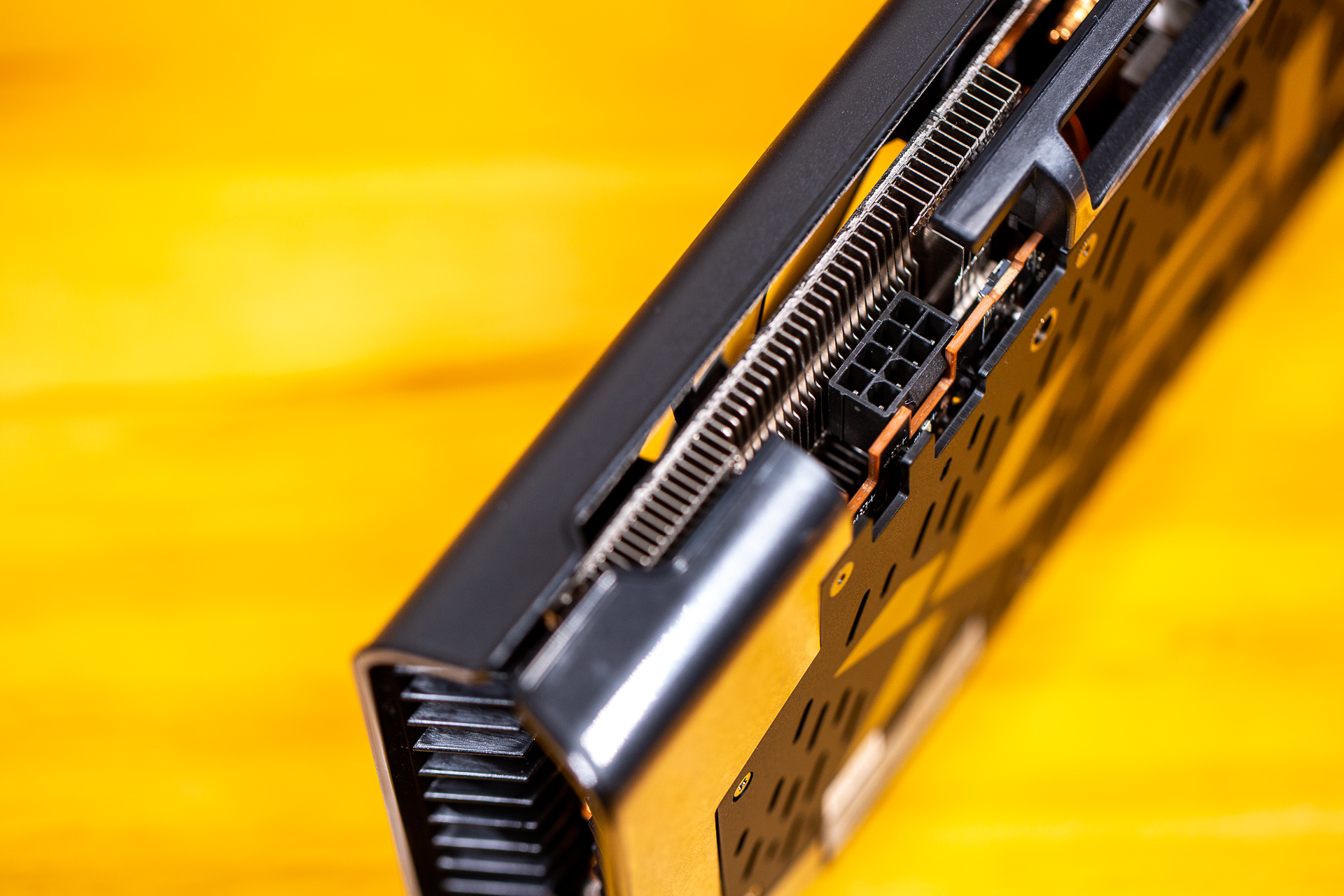 i9-9900K+5600XT主机日常是更适合工作还是游戏？MOD机箱装机分享