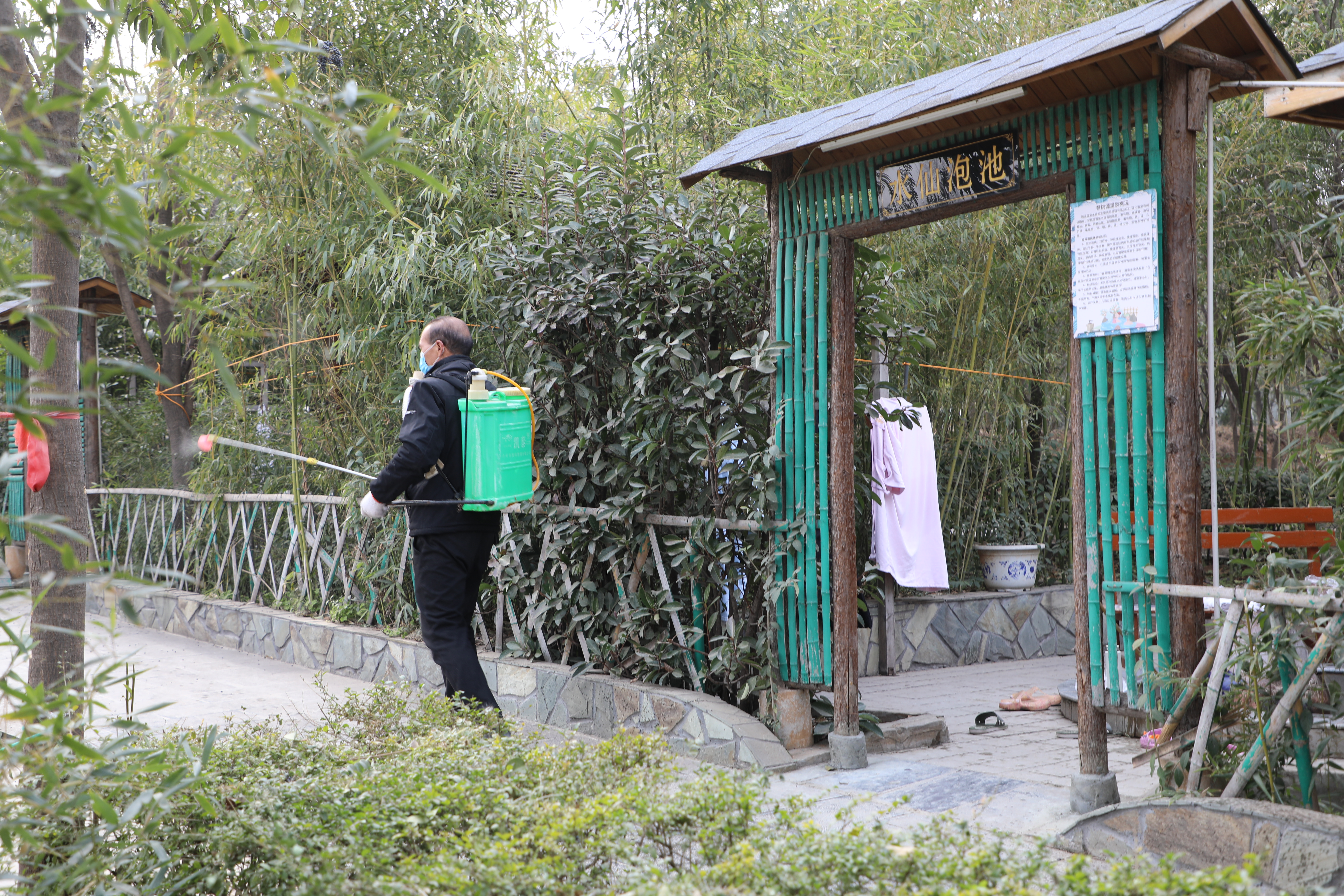 梦桃源温泉度假村积极做好疫情防控确保每位顾客用餐放心洗得放心