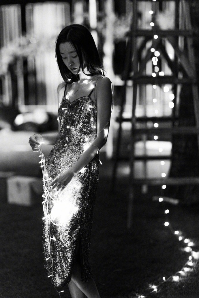 宋轶黑色吊带礼服图片,宋轶穿吊带装