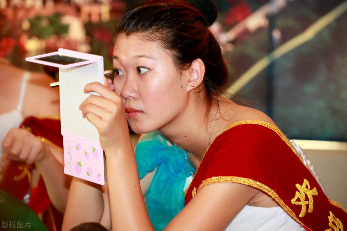 卖出一套房子能赚多少钱？售楼小姐说出实情，你猜到了吗？