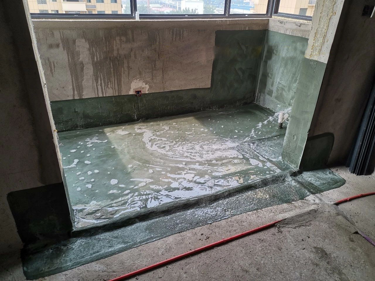 楼下天花板渗水漏水找不到原因,天花板漏水最好补漏视频