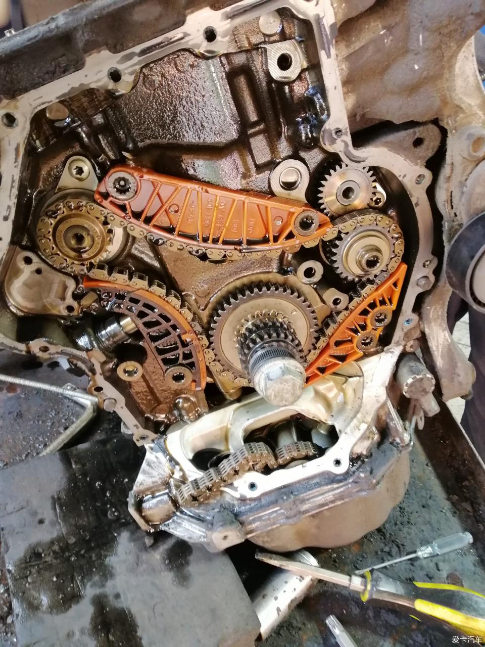 奥迪q32.0t烧机油解决办法,奥迪q31.4发动机烧机油