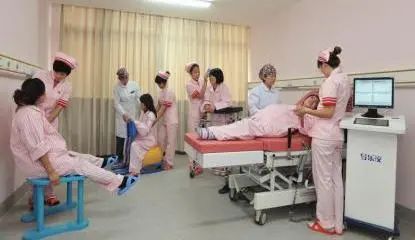 学习正常分娩指南,优化孕妇在产程和分娩中的体验,维护产妇尊严