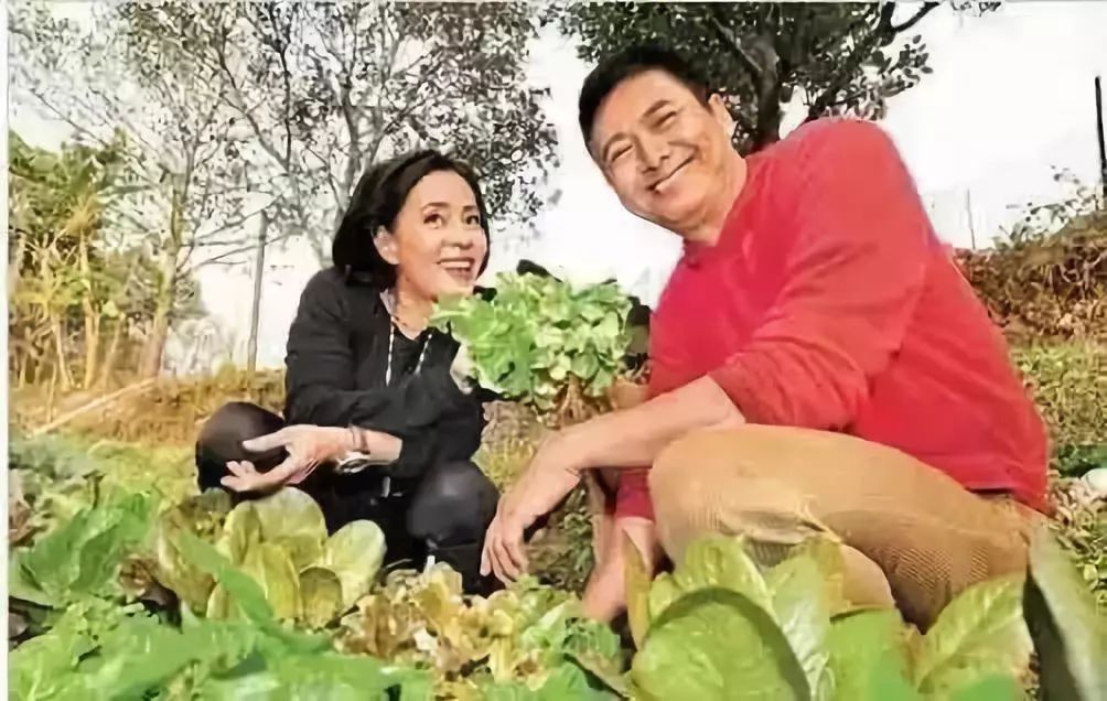 182的身高，迷人的微笑。一等的人品，一等的演技。他就是发哥