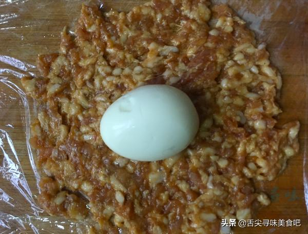 酥香肉溏心蛋在家也能做，原料简单，做出来很高级，关键步骤在这