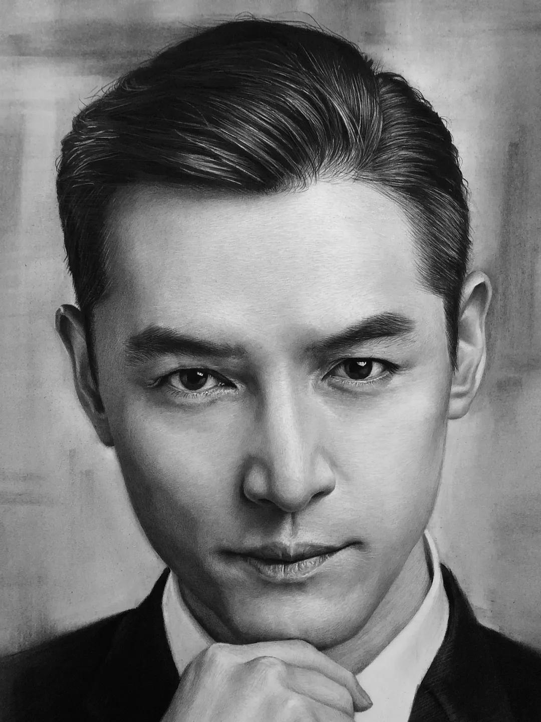 画一幅素描100万笔,胡歌、李现、迪丽热巴在他笔下全都画活了