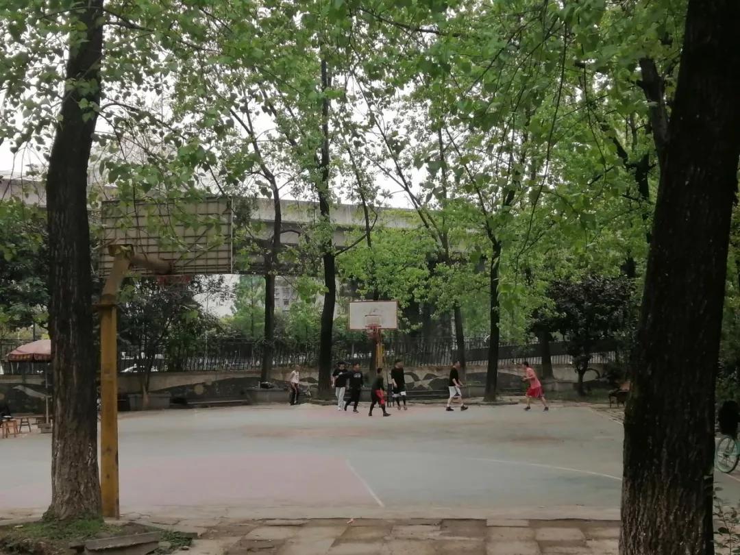 等了十年的搬迁,成都红牌楼西部汽车城好久搬迁