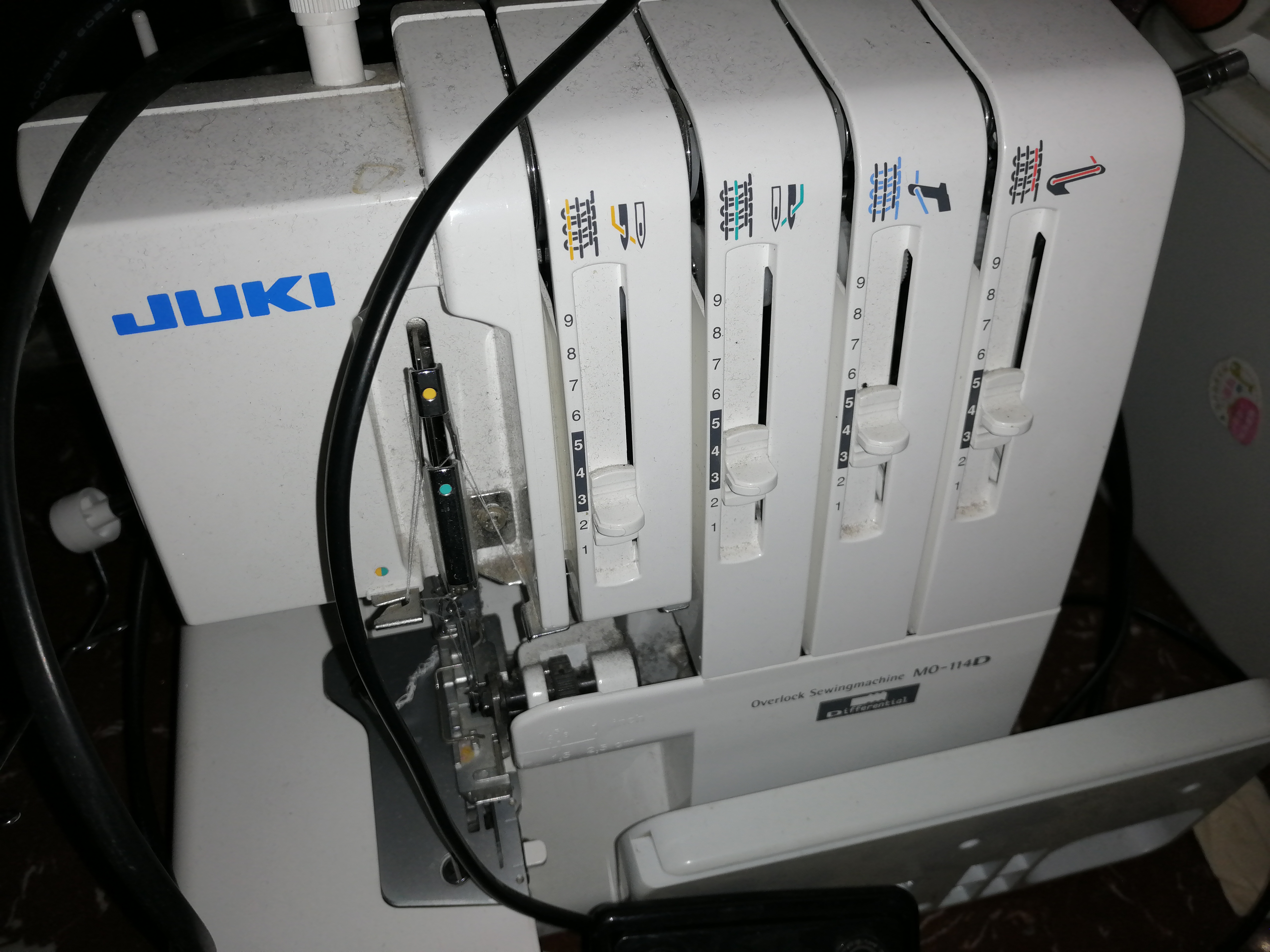 学做衣服会不会很难学会的,现在学做衣服难不难啊