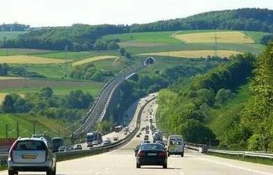 开自动挡下陡坡的正确方法,开自动挡车下坡路的正确方法