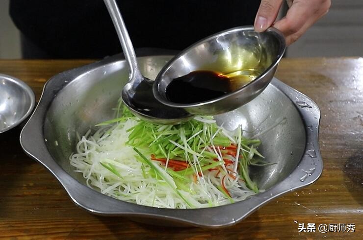 家常土豆丝的做法酸辣土豆丝,酸辣脆爽可口的土豆丝做法