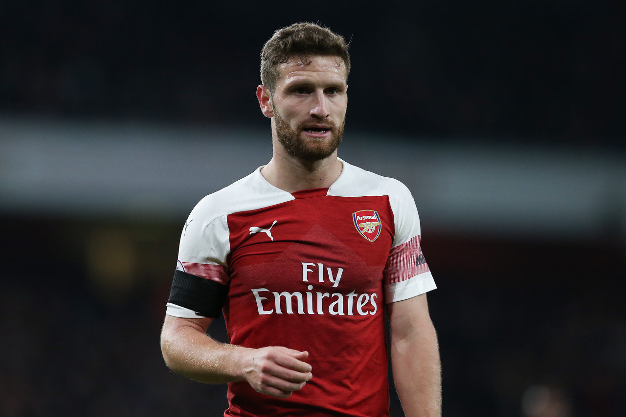 阿森纳低级别引进边后卫,阿森纳中卫6号