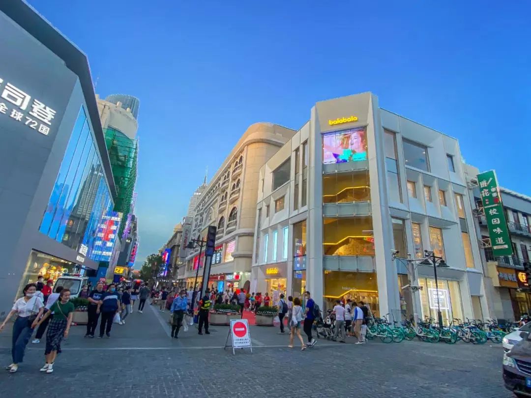 巴拉巴拉品牌实体店,巴拉巴拉万达形象