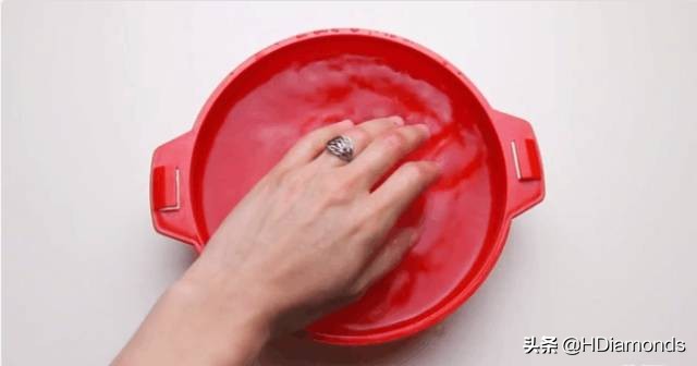 戒指取不下来怎么办最佳的方法,戒指掉蹲坑了怎么才能捞上来