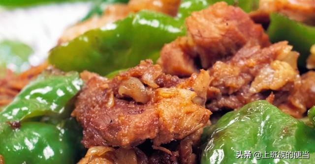 猪大骨和猪肚炖汤,猪大骨家常简单的炖汤过程