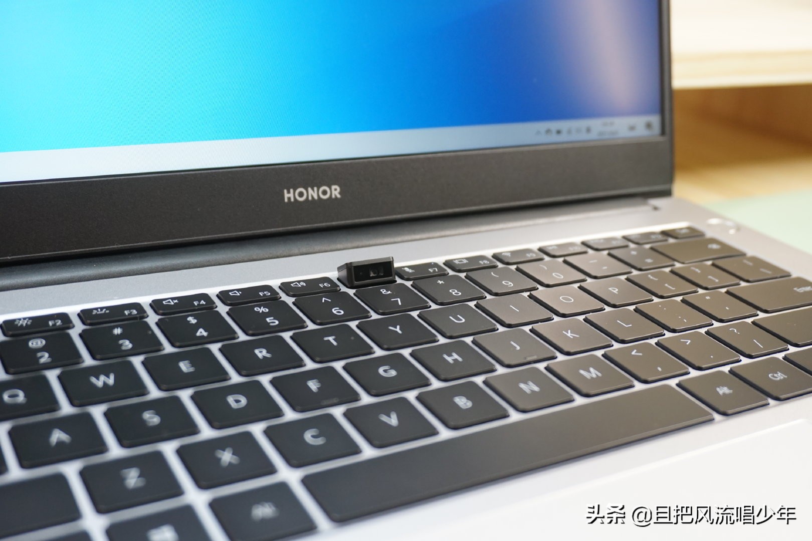 荣耀magicbook14核显版游戏体验,荣耀magicbookx14使用功能