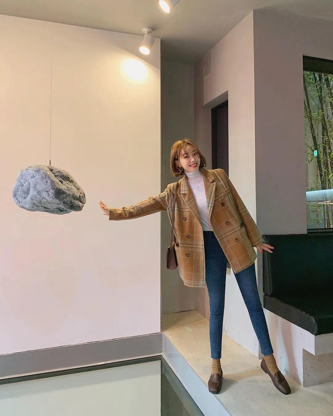 冬款大衣搭配连帽毛衣,大衣内搭毛衣裙冬中长款