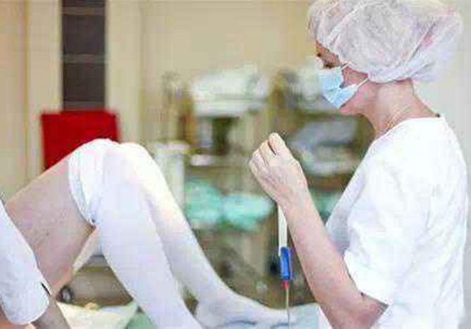 孕妈逛街突感不适,孕妈腹部隐约不适