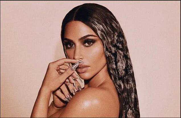 卡戴珊近期发型,卡戴珊发型黑长直