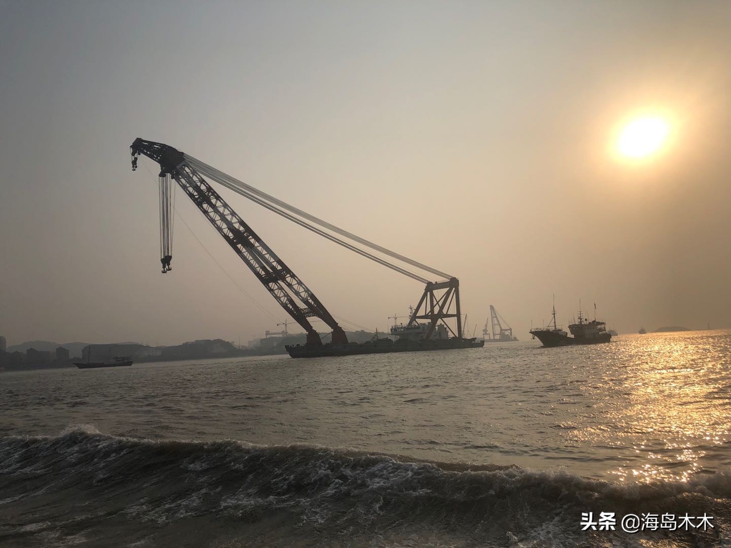 舟山是不是都是小岛组成的,舟山是个岛吗