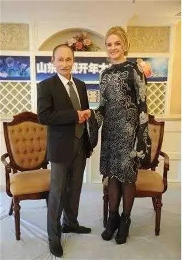 安徽网红老汉,安徽一农民长相酷似普京而走红