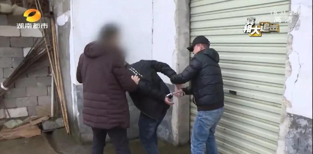 你在路边便利店买过酒吗？很有可能买到假货了！租住房里灌装高档酒，涉案价值2百余万…