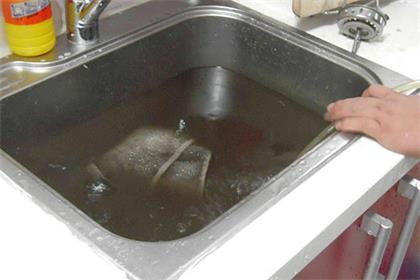 下水道堵住了但管子是通的,下水道堵了但是还能通水怎么办