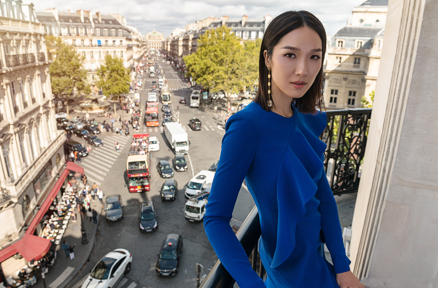 李亚男穿吊带裙图,李亚男穿黑色裙子