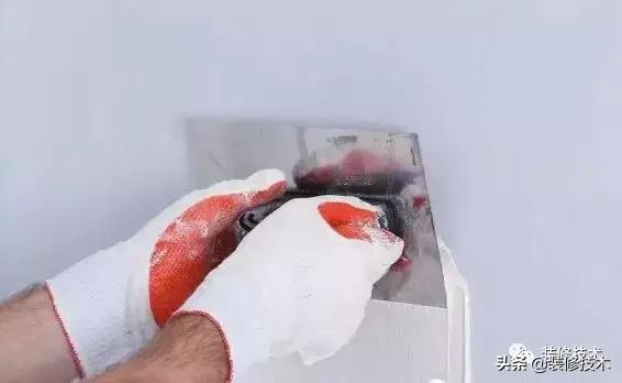 腻子掉粉最简单的处理方法,旧腻子墙面掉粉需要怎么翻新