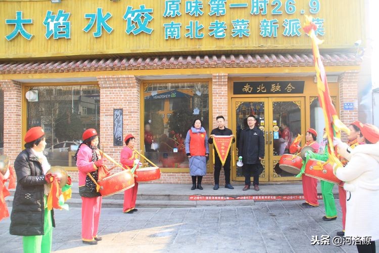 巩义市新华路街道“流动红黑旗”评比促使商户文明经营蔚然成风