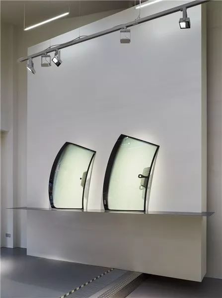 从濒临倒闭到年营收25万,从濒临倒闭到市值266亿