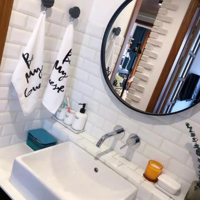 没想到演过《小时代》的她居然这么”穷“,房子都没顾里衣帽间大