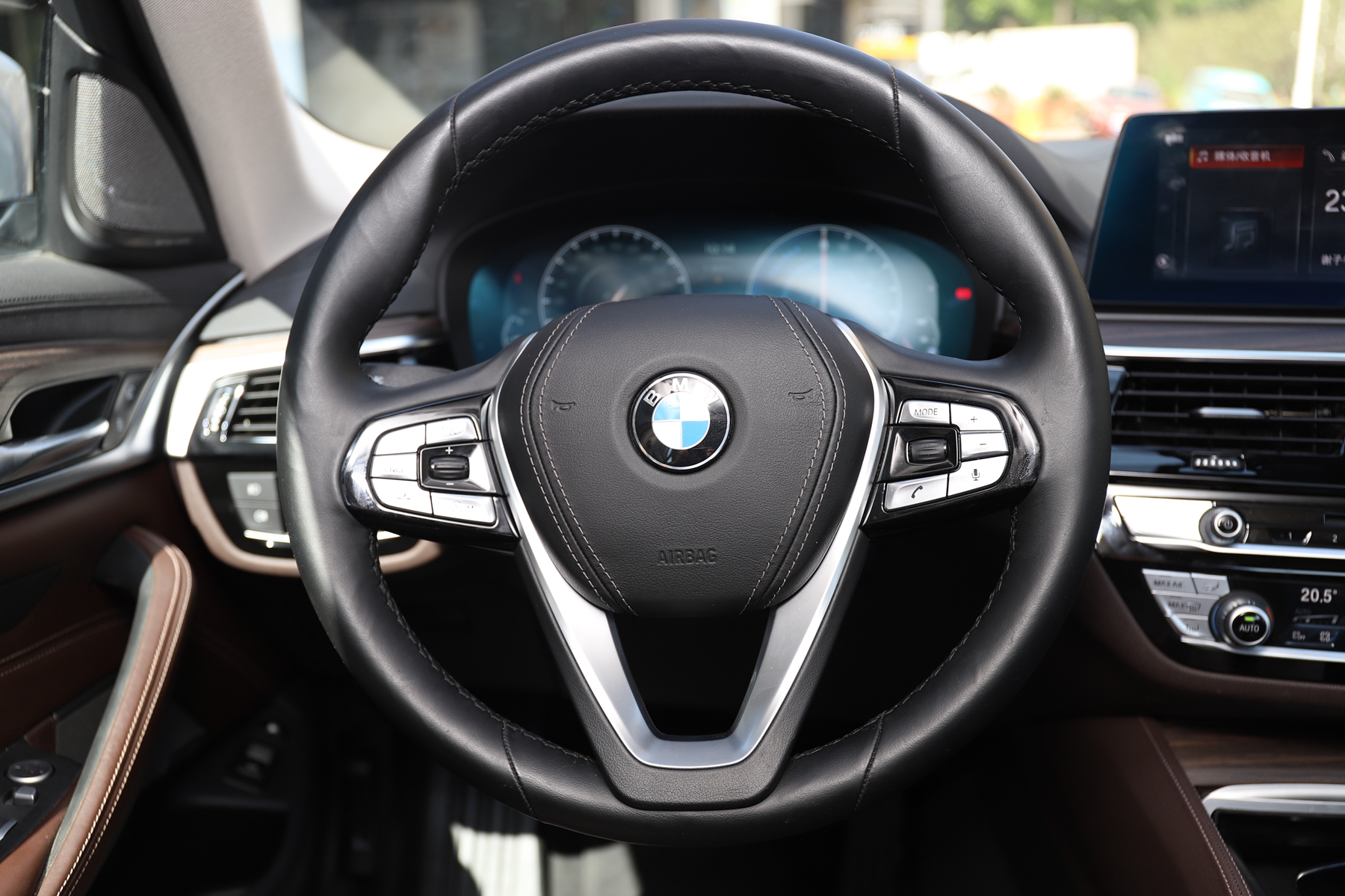 这一代宝马5系操控感怎样,宝马5系直列6缸2.5发动机油耗高