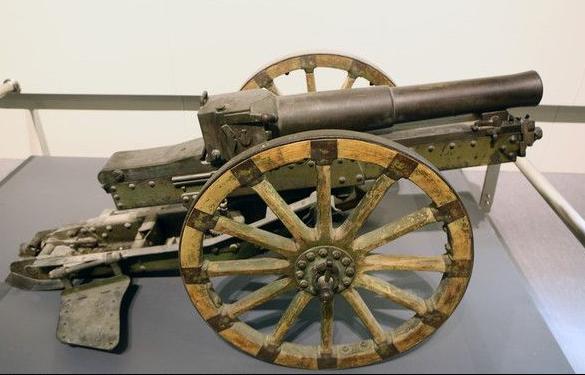 激战中大炮出了故障,指挥员急中生智,寻常一物竟产生奇效