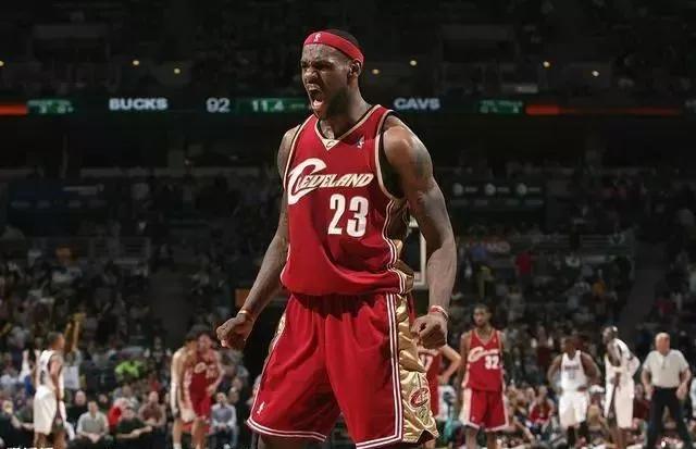 圣诞大战湖人上脚球鞋,圣诞大战詹姆斯盖帽塔图姆