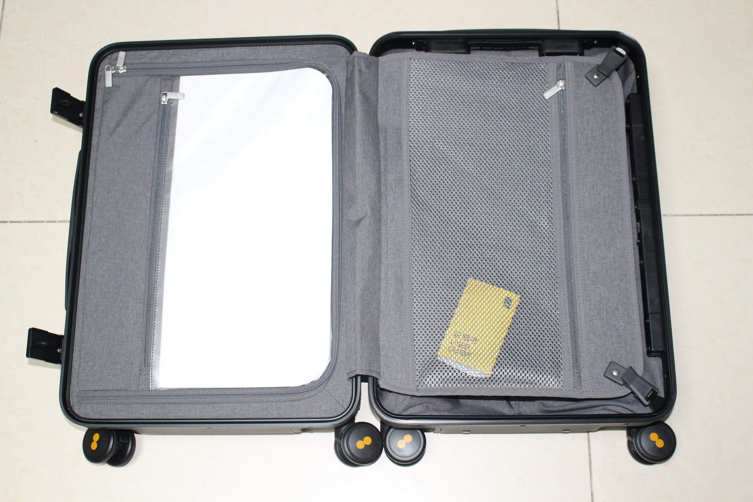 晒个锤子？LEVEL8旅行箱——男士商旅必备