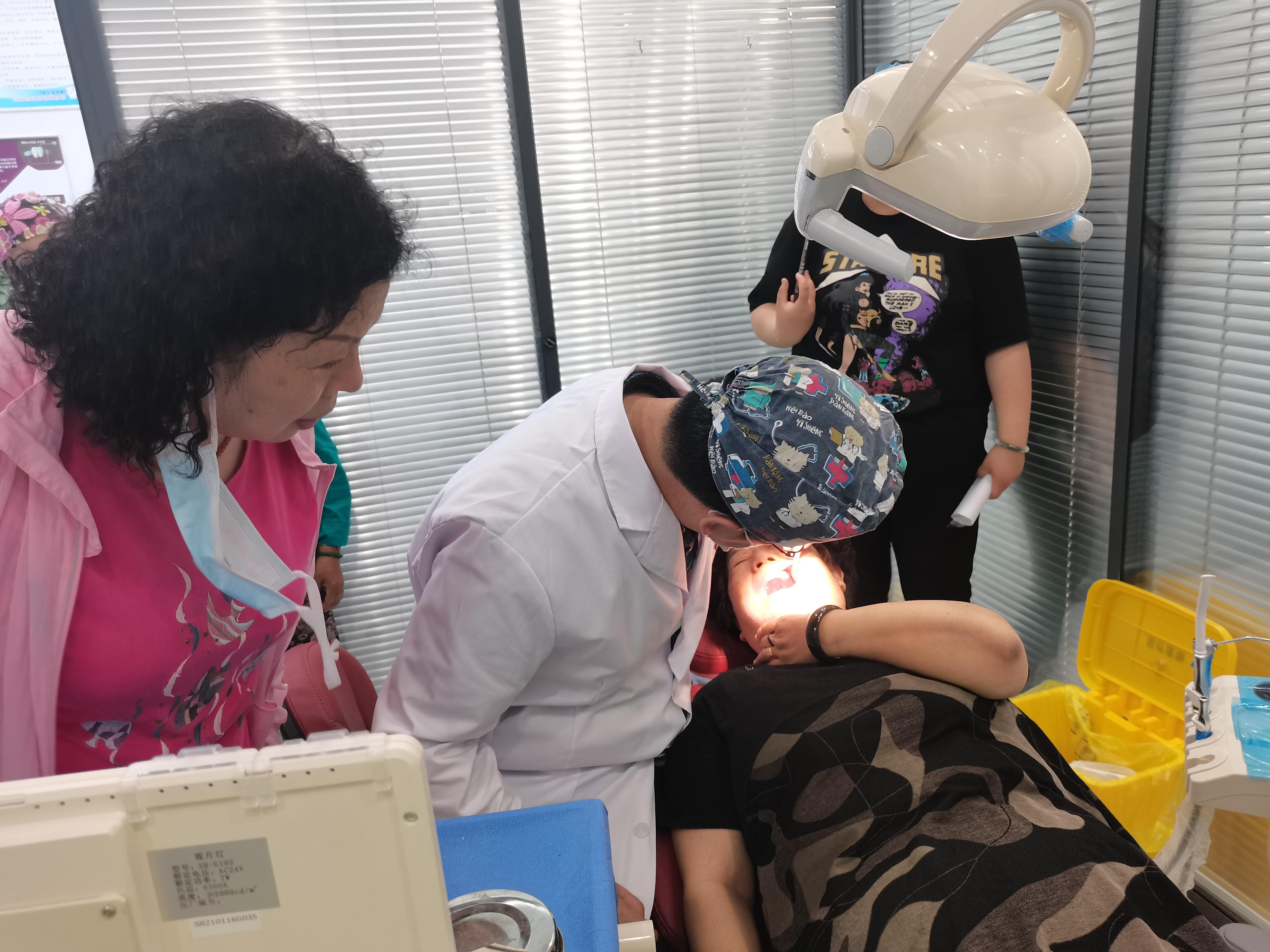 关注老年健康品味老年幸福,关爱口腔健康从老人做起