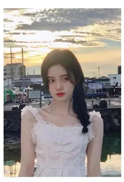 怎样剪刘海扎起来不嫌脸大,剪个刘海拯救一张脸