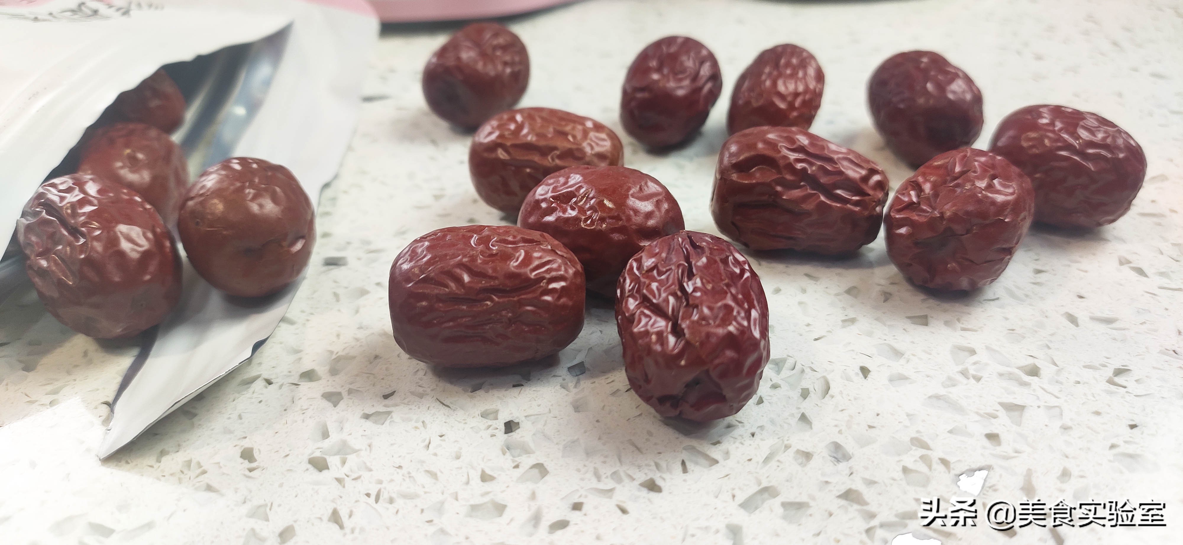 白嫖*党**报告6,5元多一袋的灰枣,味甜肉厚质地紧实