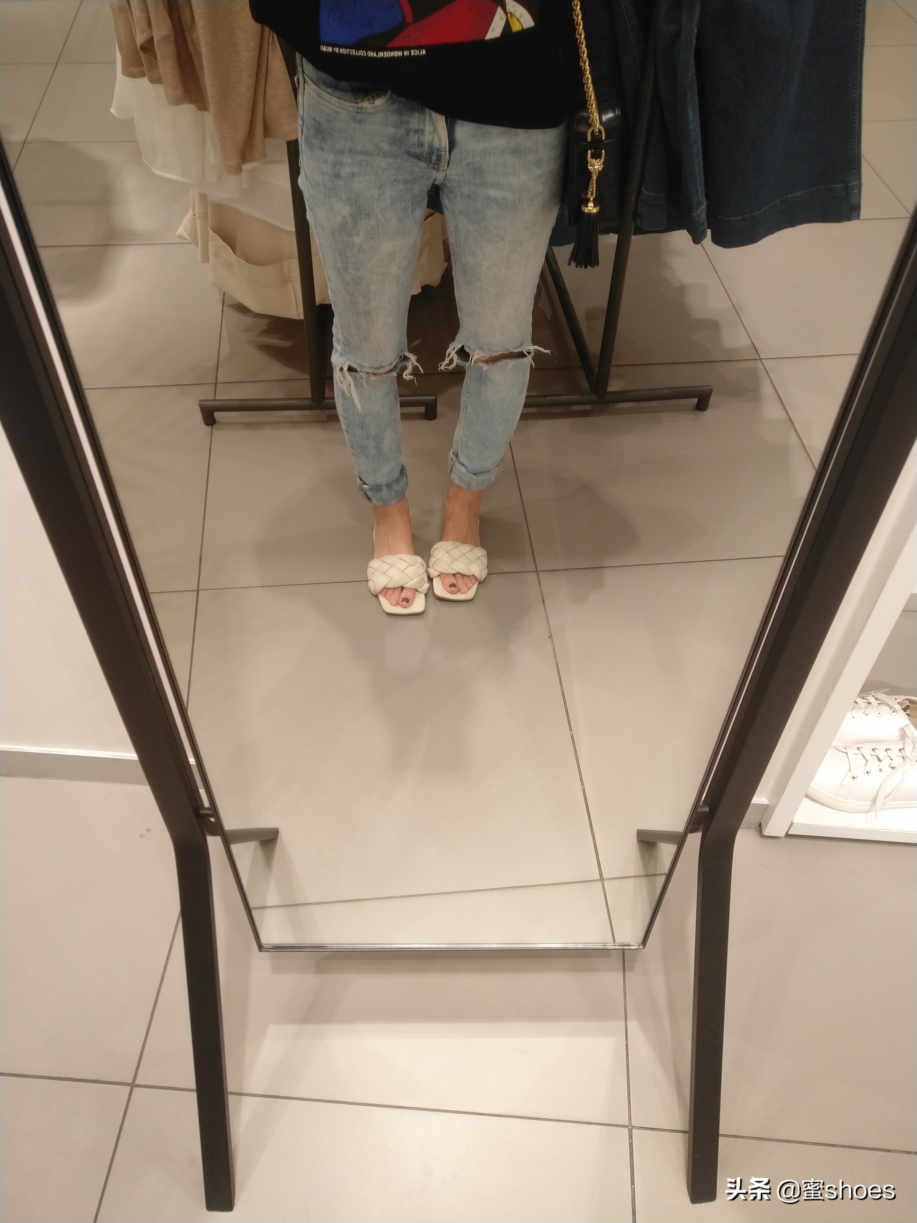 夏季最拉风的鞋子是什么？bv风编织拖鞋舒服又好看