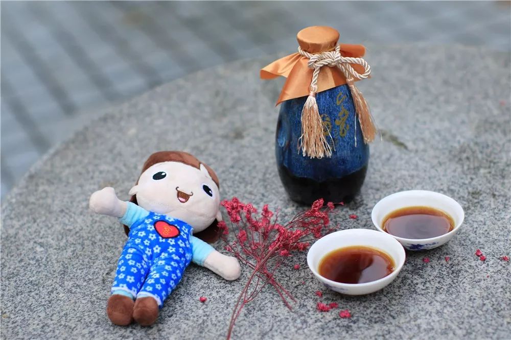 你喝过被火烤过的酒吗？酒中有客家女孩的5年青春斗|新匠人学院