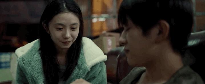 送你一朵小红花父亲在餐桌上哭,送你一朵小红花路边哭的片段