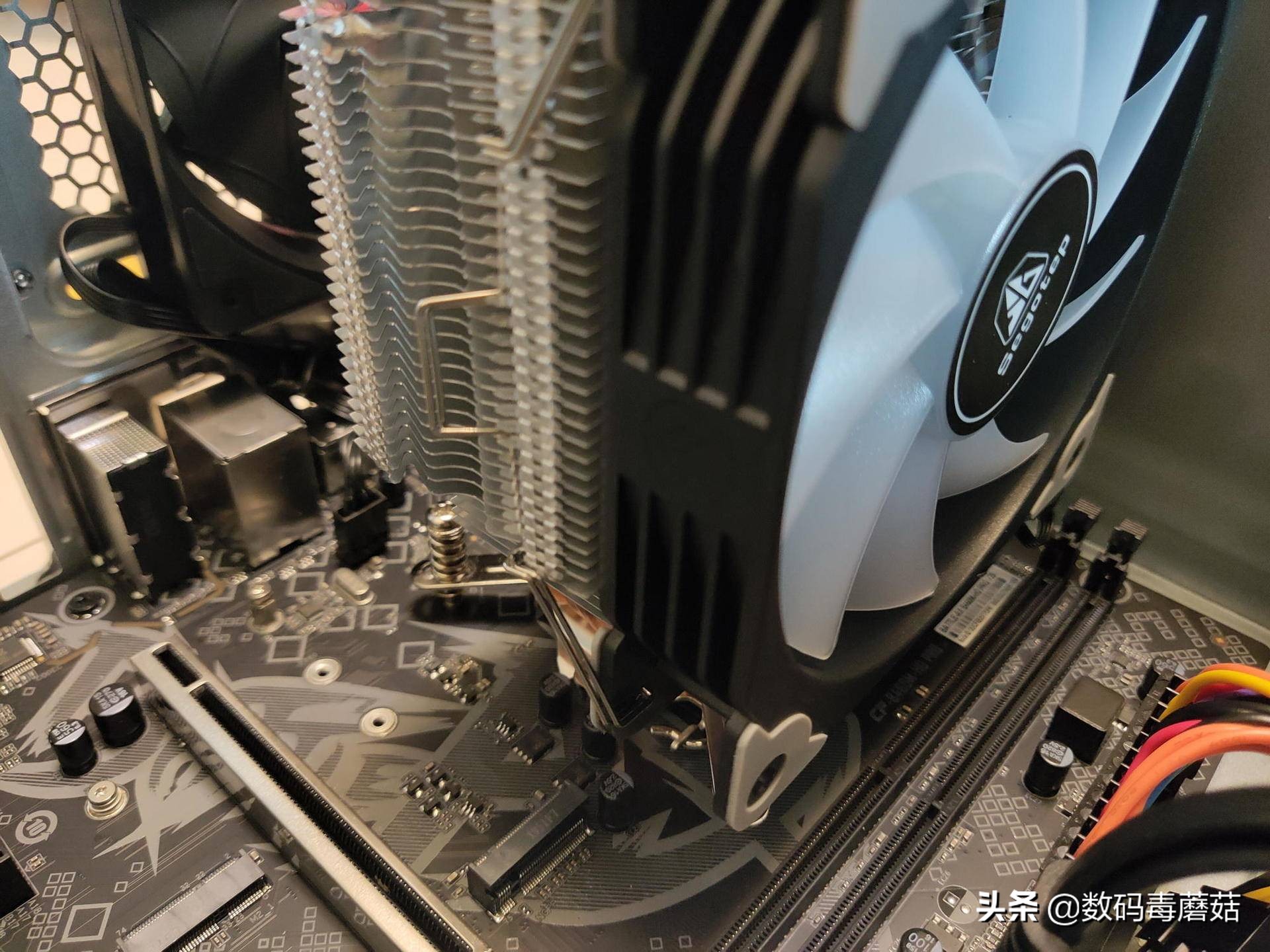 买一台整机有多难：七彩虹iGameM380拆给你看