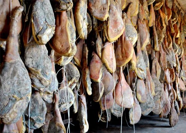 中西火腿大比拼:西班牙火腿VS金华火腿,网友:我们输得心服口服