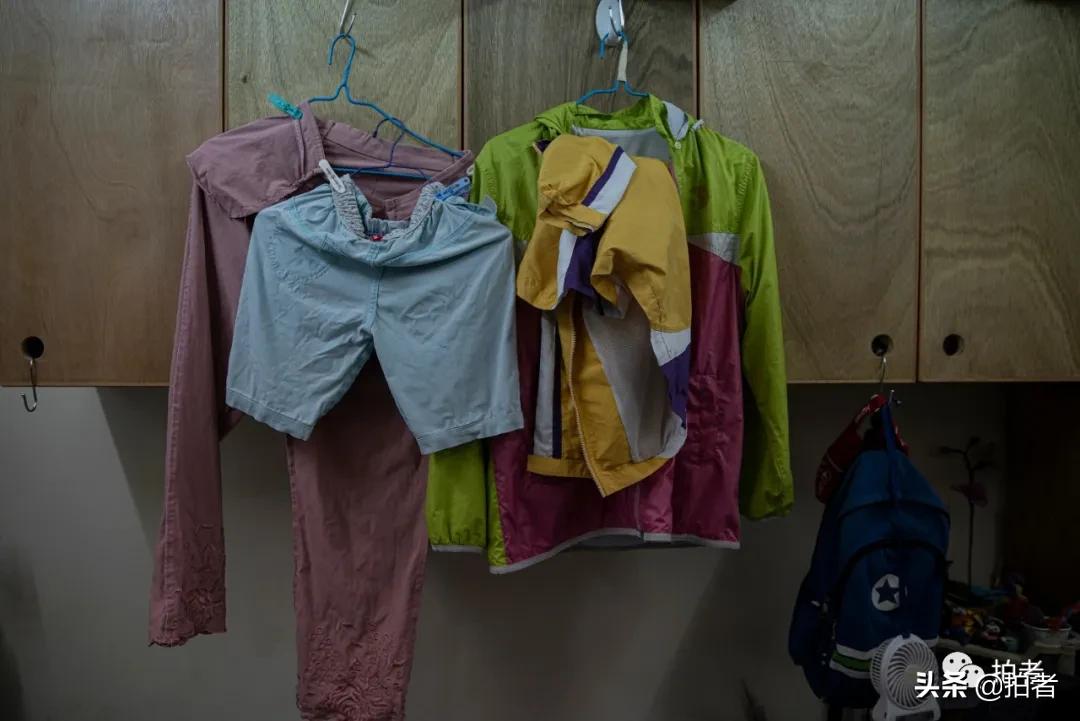 香港劏房妈妈生3个女儿,香港住劏房的妈妈