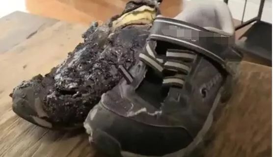 小孩爱穿的鞋,小朋友穿的鞋突然自燃